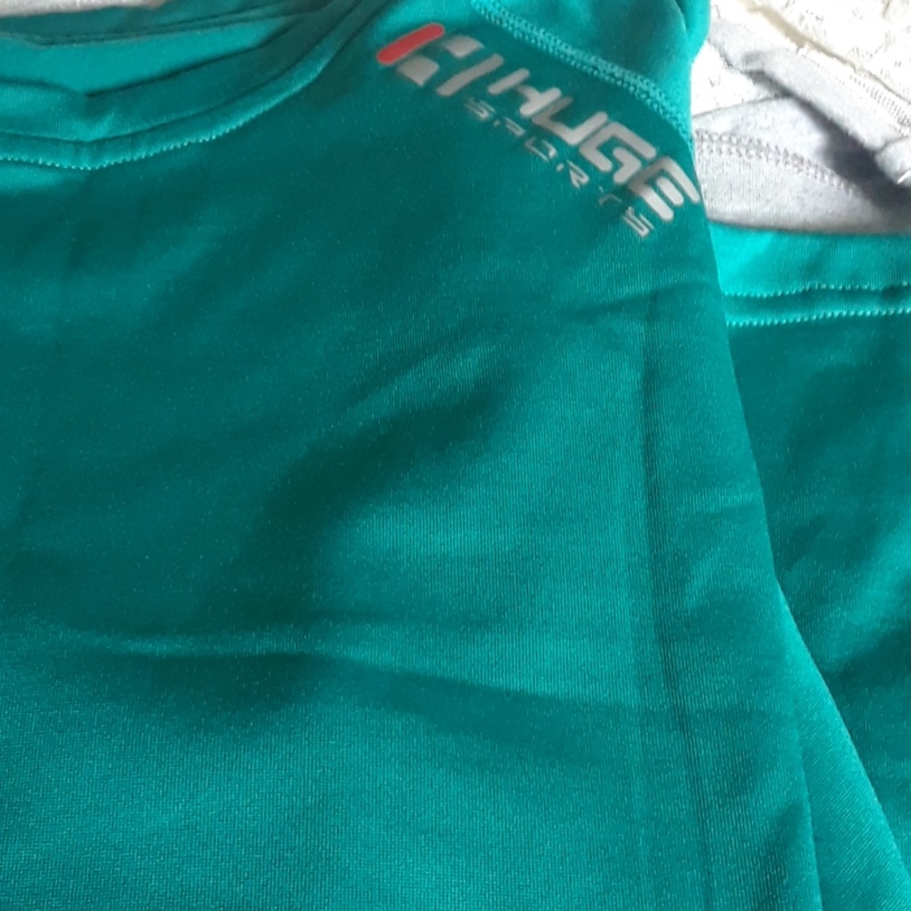 Really nice Huge Sports brand long sleeve